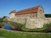 P1080989 Burg von der Seite