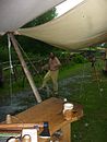 Gewitter eine Stunde vorm Abbauen! Hans nimmts locker und duscht gleich mal.