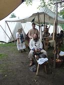 Skjaldar l��t sich vom Knecht massieren