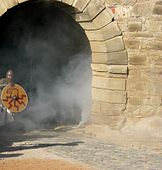 Aus dem Burgtor quoll der Rauch