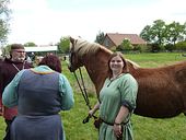 Anna ist auf's Pferd gekommen